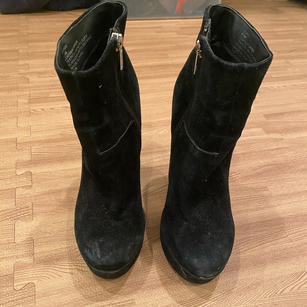 Steve Madden Suade Booties- size 6.5